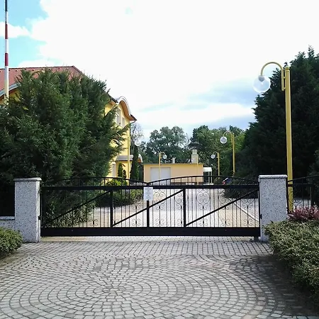 Aparthotel Leier Business Gönyů