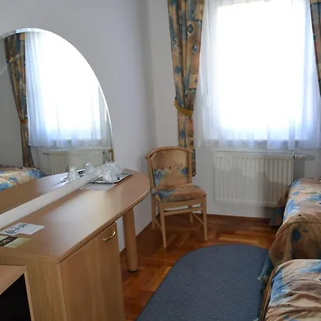Leier Business 3* Gönyů