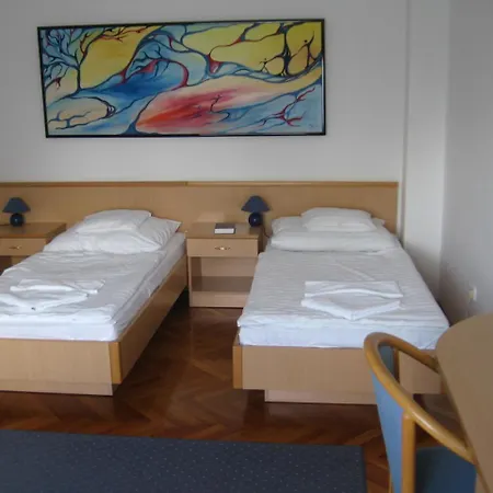 Leier Business 3* Gönyů