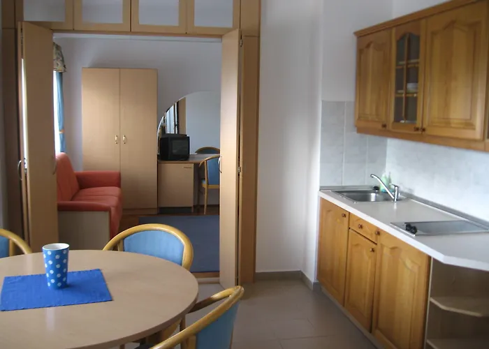 Apartmanhotel Leier Business 3*