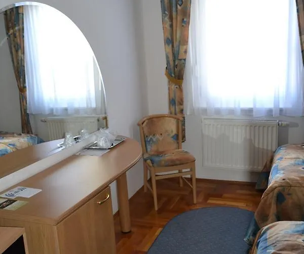 Leier Business 3* Gönyů